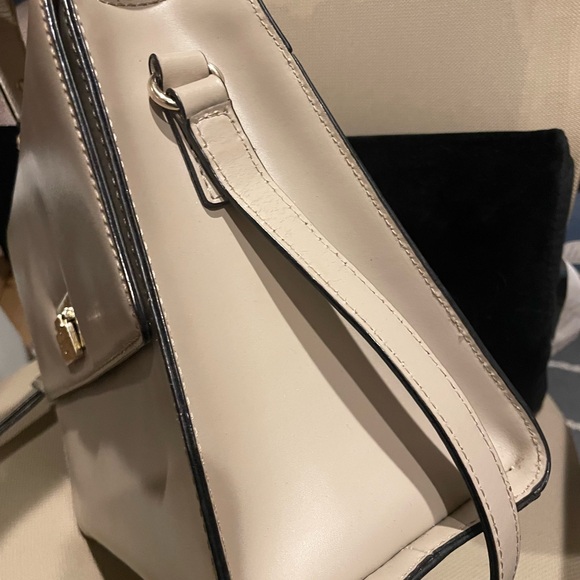 Kate Spade Cream Leather Crossbody Satchel Bag with Gold Hardware - Picture 3 of 12